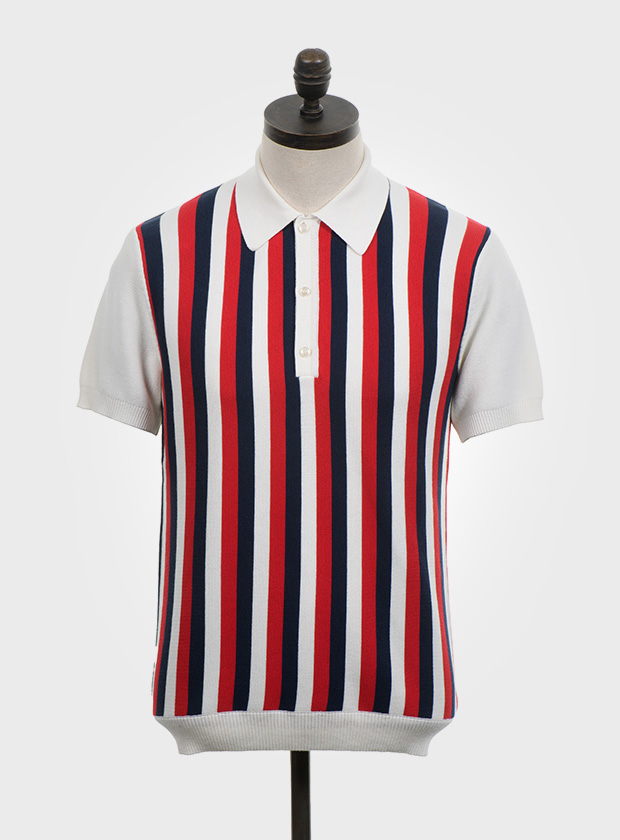 ART GALLERY CLOTHING SIXTIES MOD RETRO ROCKABILLY FIFTIES ROCK N ROLL IVY STYLE MODCULTURE MOD STYLE MOD TOPS SUBCULTURE VINTAGE STYLE FINE GAUGE KNITWEAR Off white, short sleeved, knitted polo shirt with off white, navy blue & red vertical multi stripes. Fine gauge, retro style knitwear.